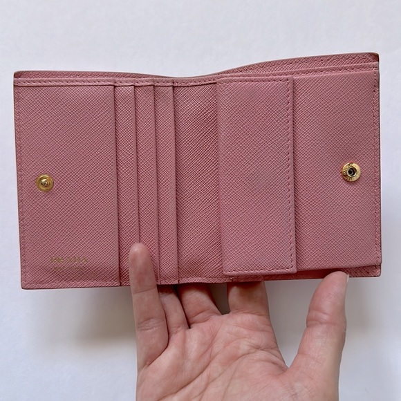 Prada wallet. - Picture 3 of 8